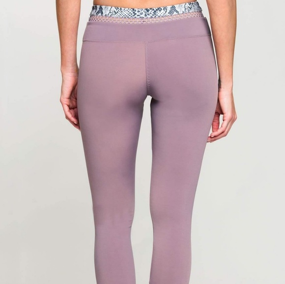 Track & Bliss leggings - Picture 3 of 4